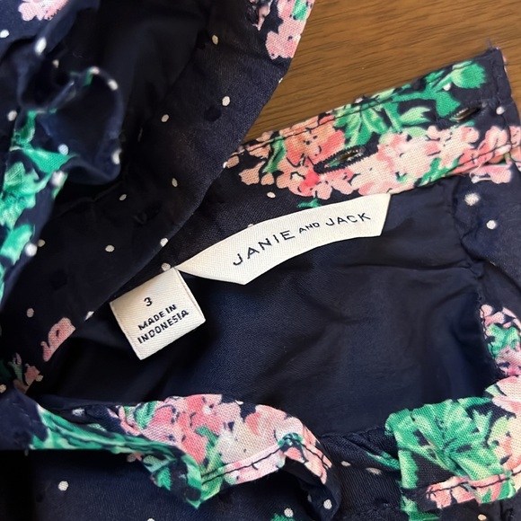 Floral dress with ruffles sleeve and neckline details Janie and Jack size 3 - Picture 3 of 4